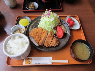 餯