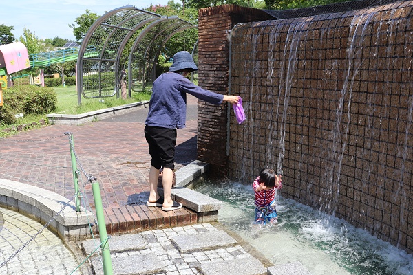 公園へお水遊びに