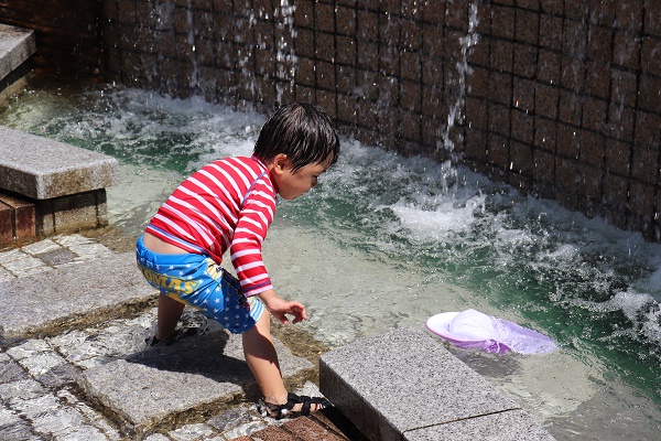 公園へお水遊びに